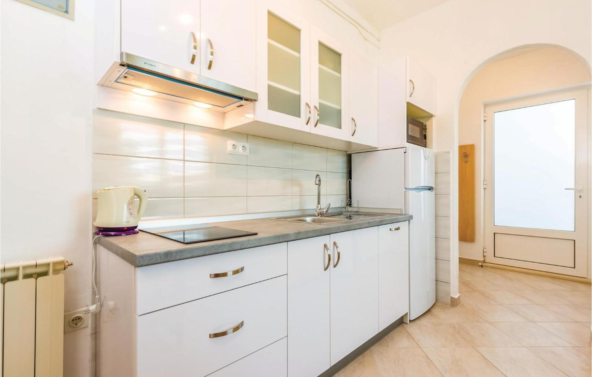 1 Bedroom Awesome Apartment In Supetarska Draga Exterior foto