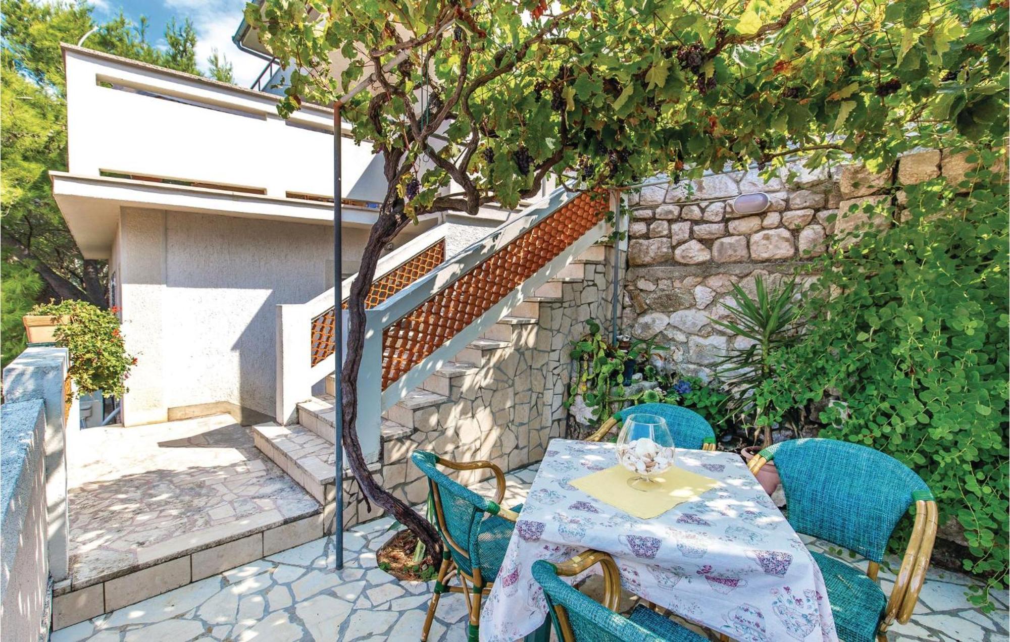 1 Bedroom Awesome Apartment In Supetarska Draga Exterior foto